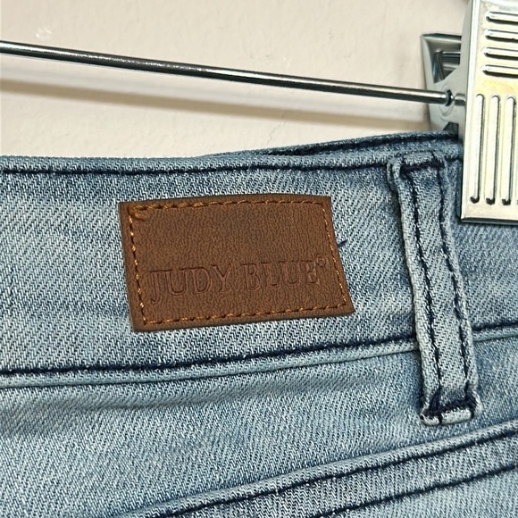 Judy Blue Women's Mid‎ Rise Funky Hippie Destroyed Hem Stretch Jean Shorts 1X - Picture 3 of 7